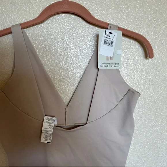 Leonisa Undetectable Edge Mid-Thigh Bodysuit Shaper Sz Large